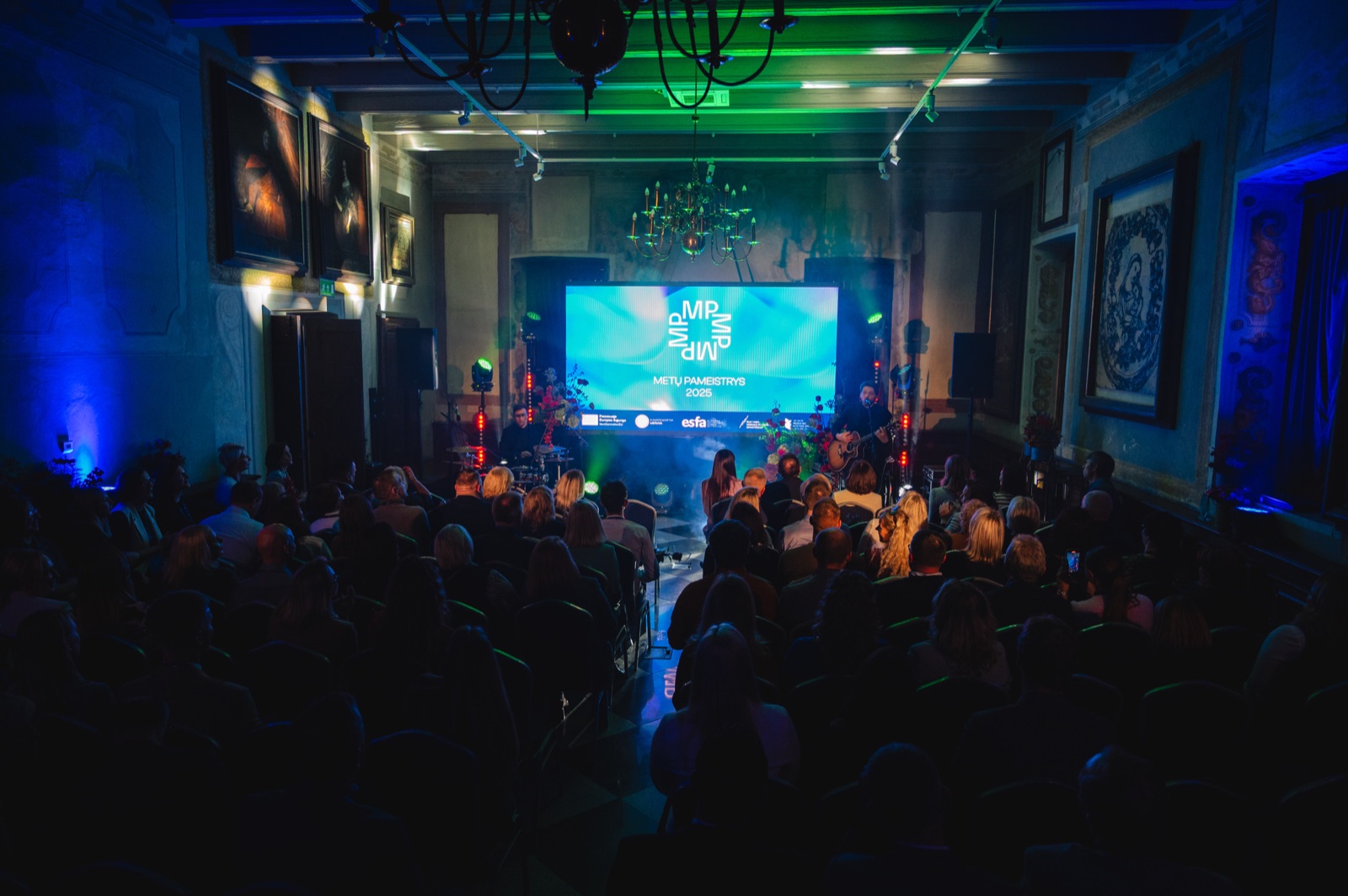 Justinas Stanislovaitis live performance moment